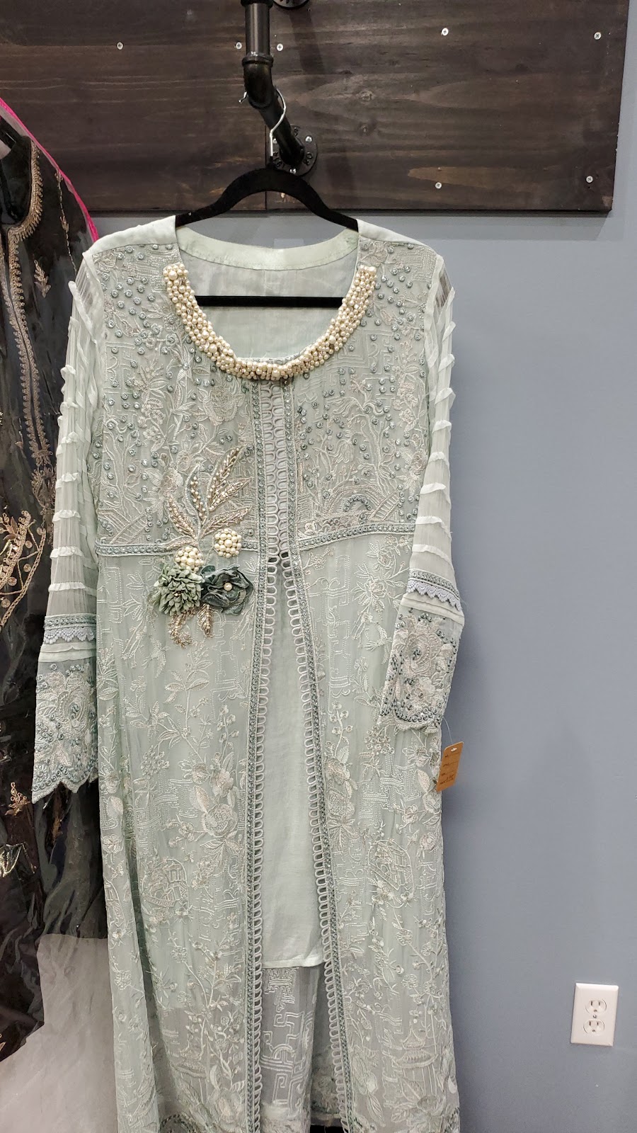 Sohos fashion store | 301 Oxford St W #22, London, ON N6H 1S9, Canada | Phone: (289) 971-9310
