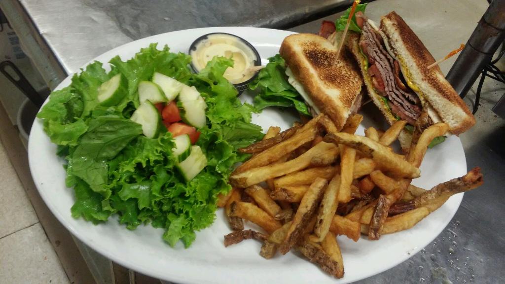 Steelers Restaurant & Pub | 23 Queen St W, Elmvale, ON L0L 1P0, Canada | Phone: (705) 322-2652
