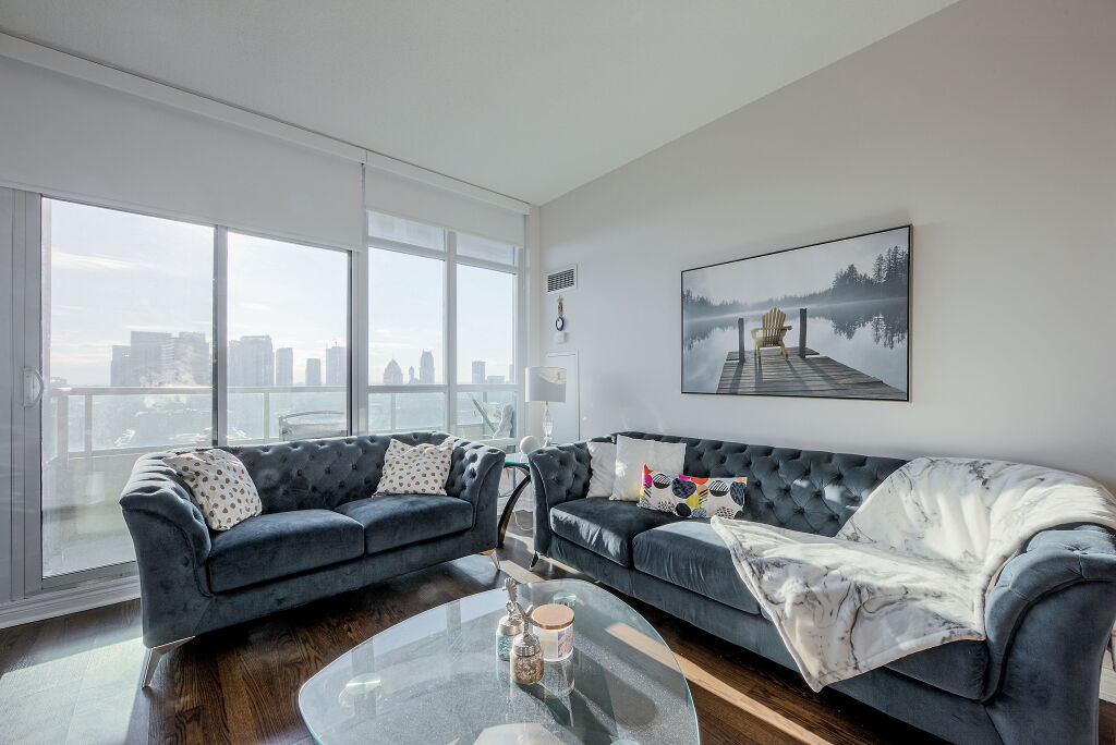 Gul Real Estate | 1415 Ritson Rd S, Oshawa, ON L1J 7M3, Canada | Phone: (416) 220-6001