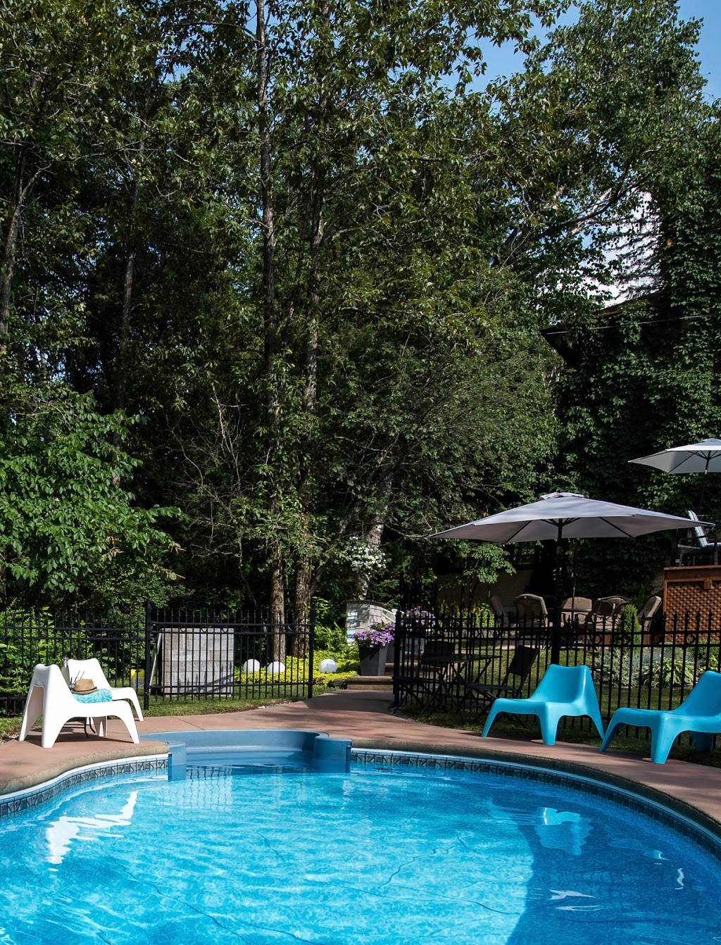 Auberge le Kingsville | 609 Rue Notre-Dame Est, Thetford Mines, QC G6G 2S6, Canada | Phone: (418) 333-0299