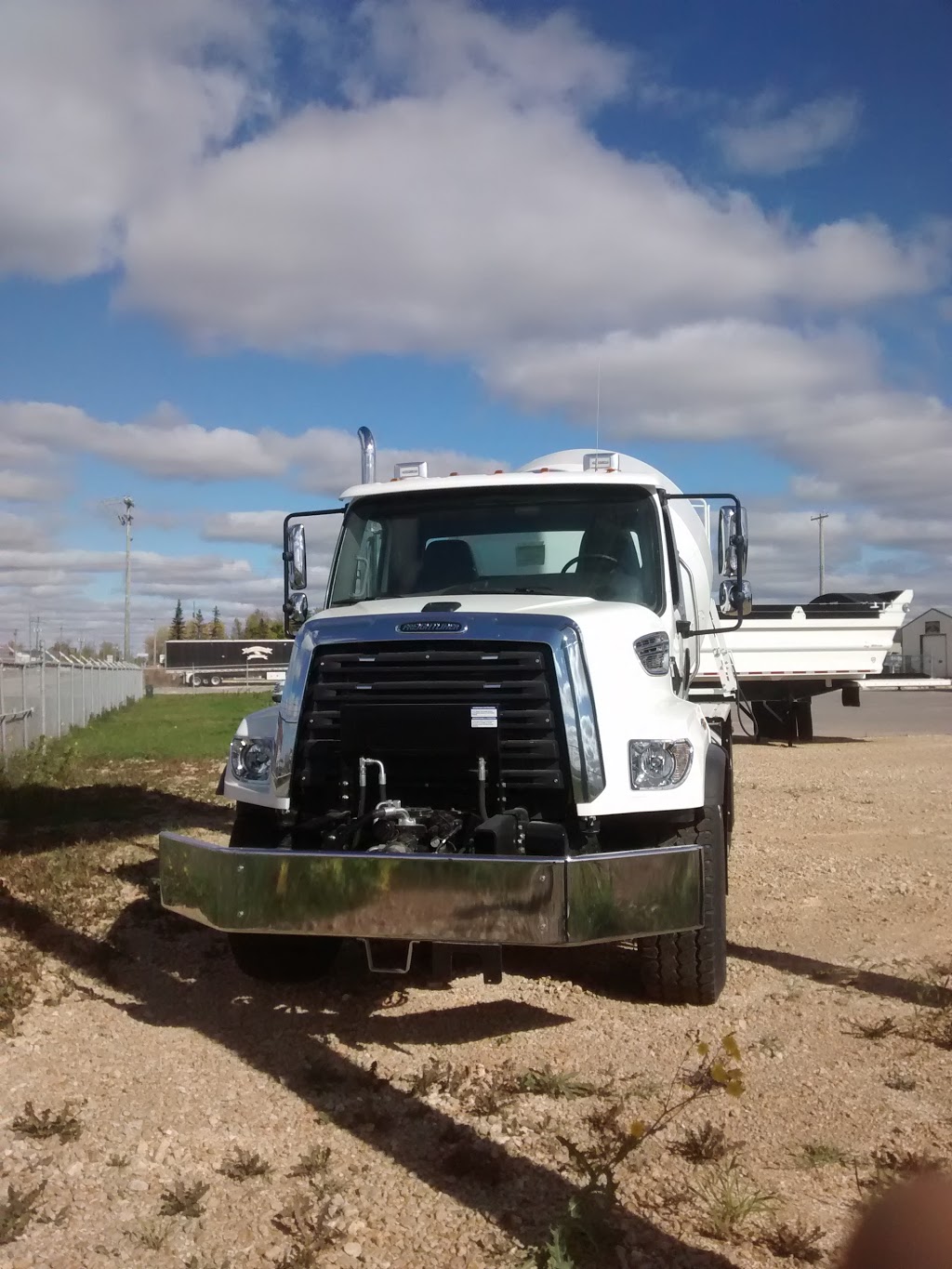 Freightliner Manitoba Ltd. Winnipeg East | 380 Transport Rd, Springfield, MB R2C 2Z2, Canada | Phone: (204) 661-3000