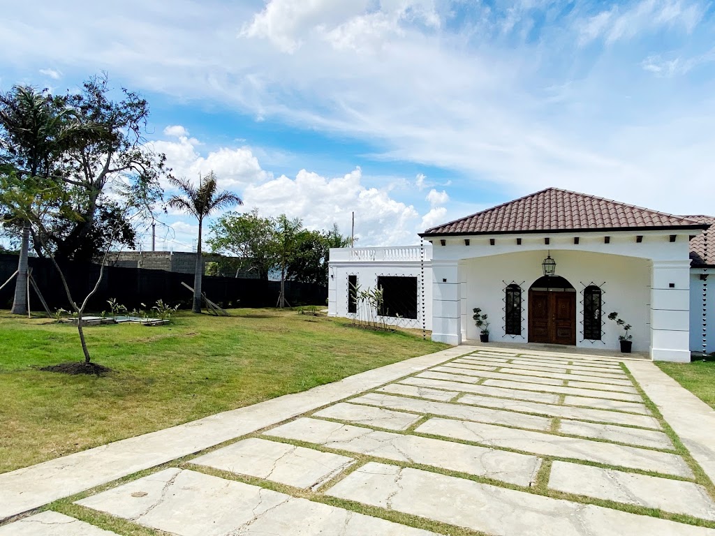 Villa Paradise | 16 Rue Poirier, Saint-Rosaire, QC G0Z 1K0, Canada | Phone: (819) 690-4457