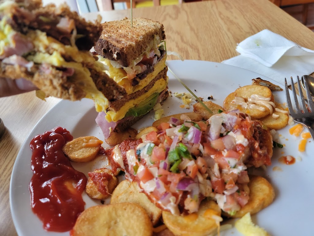 Floyds Diner | 721 Station Ave, Victoria, BC V9B 5R5, Canada | Phone: (778) 440-1200