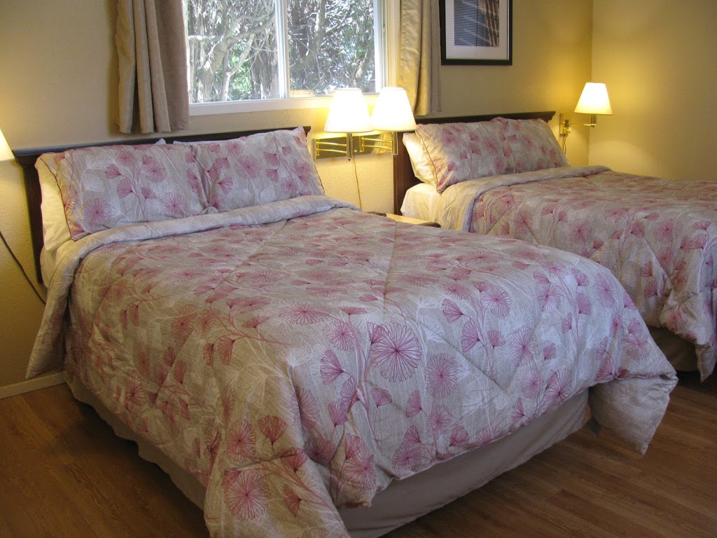 Motel de lOutlet | 82 Rue de Hatley, Magog, QC J1X 3G4, Canada | Phone: (819) 847-2609