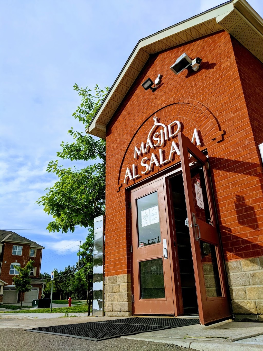 Masjid Al-Salam | mosque | 160 Salvation Rd, Brampton, ON L7A 0W7, Canada | 9058405454 OR +1 905-840-5454
