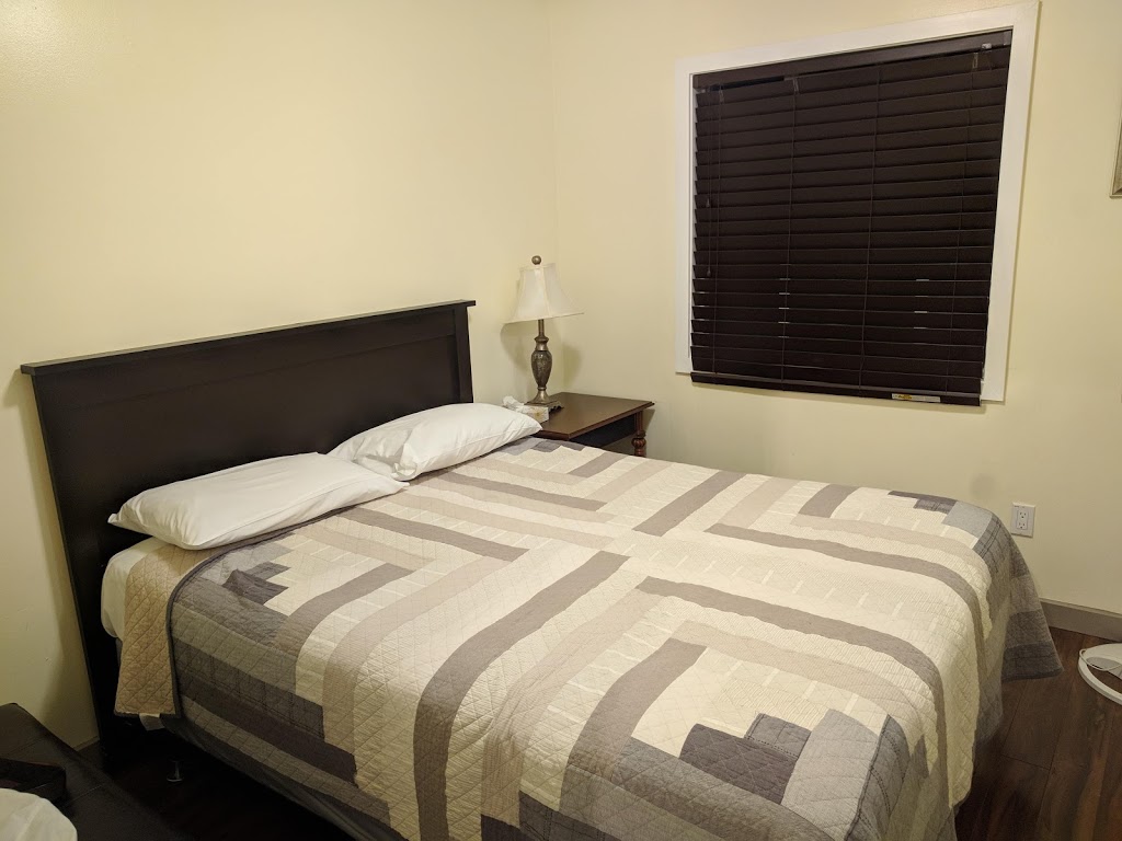 Cherry Tree Inn | 4879 Cherry Tree Bend, Victoria, BC V8Y 1S1, Canada | Phone: (250) 658-5611
