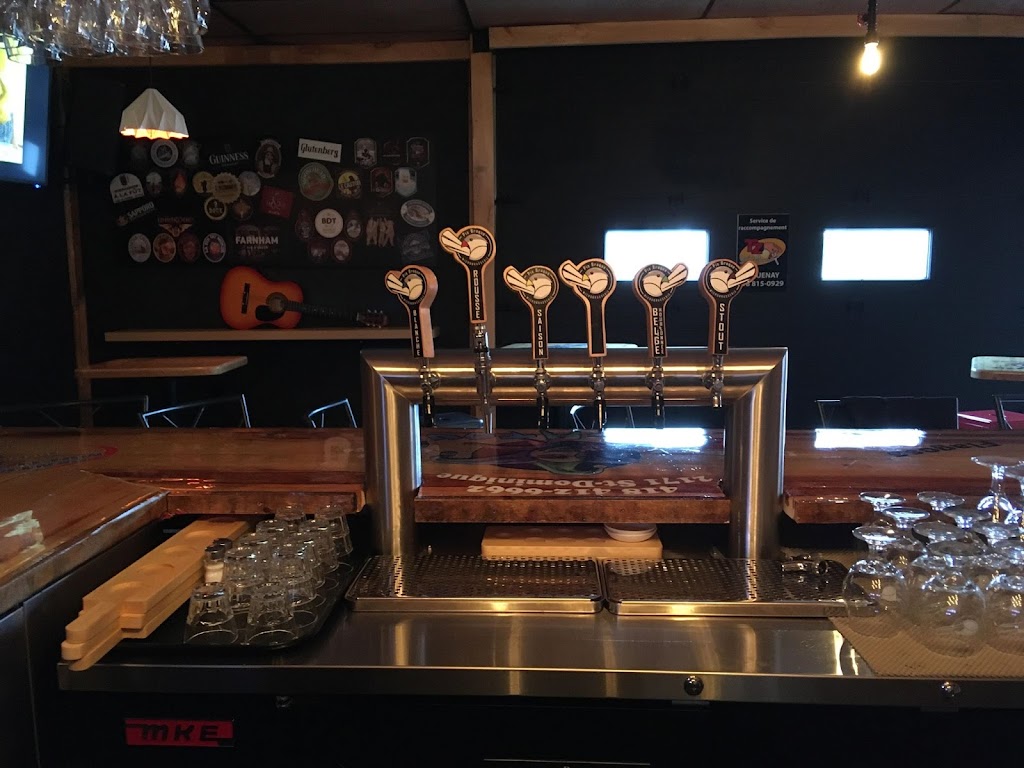 Bistro-bar | 5388 Chem. du Quai, Lac-Kénogami, QC G7X 7V6, Canada | Phone: (418) 542-3394