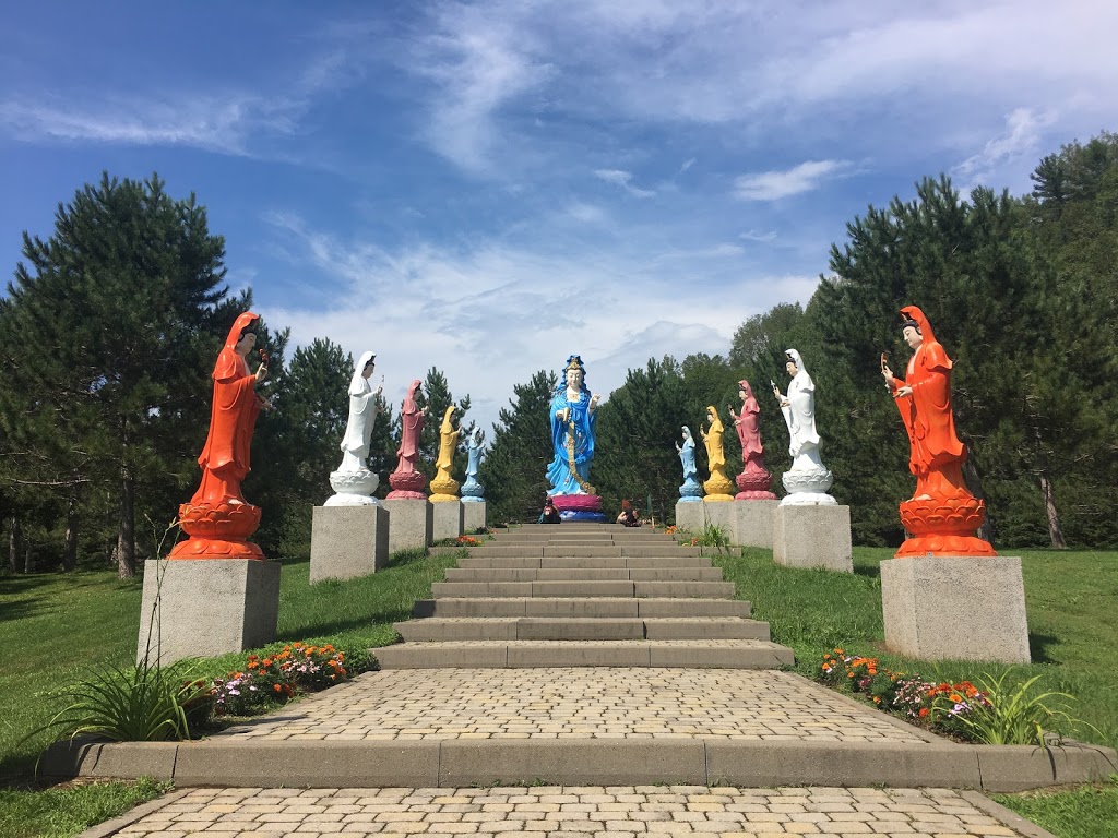 大叢林三寶山 | 690 Chemin de la Rivière Rouge, Harrington, QC J8G 2S7, Canada | Phone: (819) 687-2183