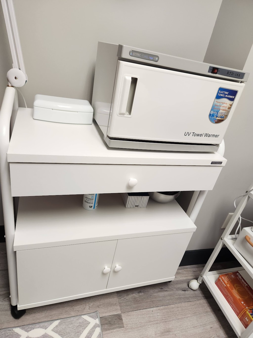 EuroDerm | 1729 Av. Bourgogne, Chambly, QC J3L 1Y8, Canada | Phone: (367) 777-1133