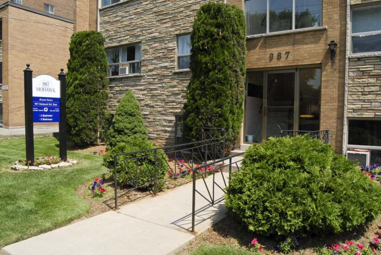 987 Mohawk Apartments | 987 Mohawk Rd E, Hamilton, ON L8T 2R9, Canada | Phone: (905) 387-8047