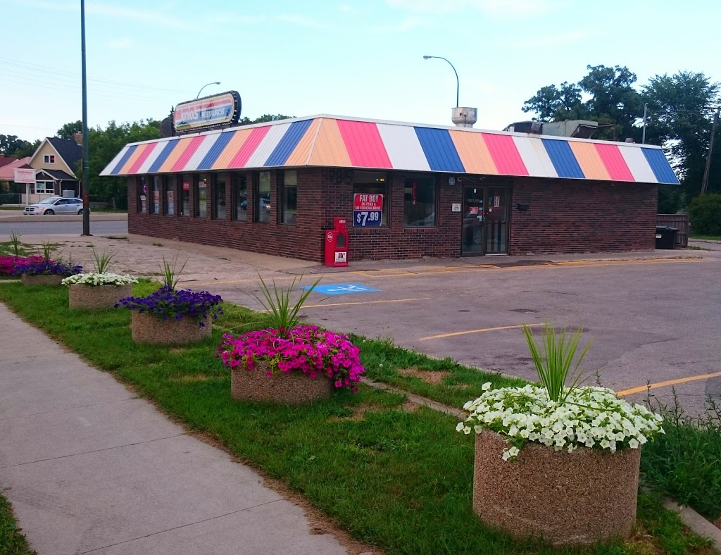 Juniors Restaurant | 785 St Marys Rd, Winnipeg, MB R2M 3N9, Canada | Phone: (204) 256-6571