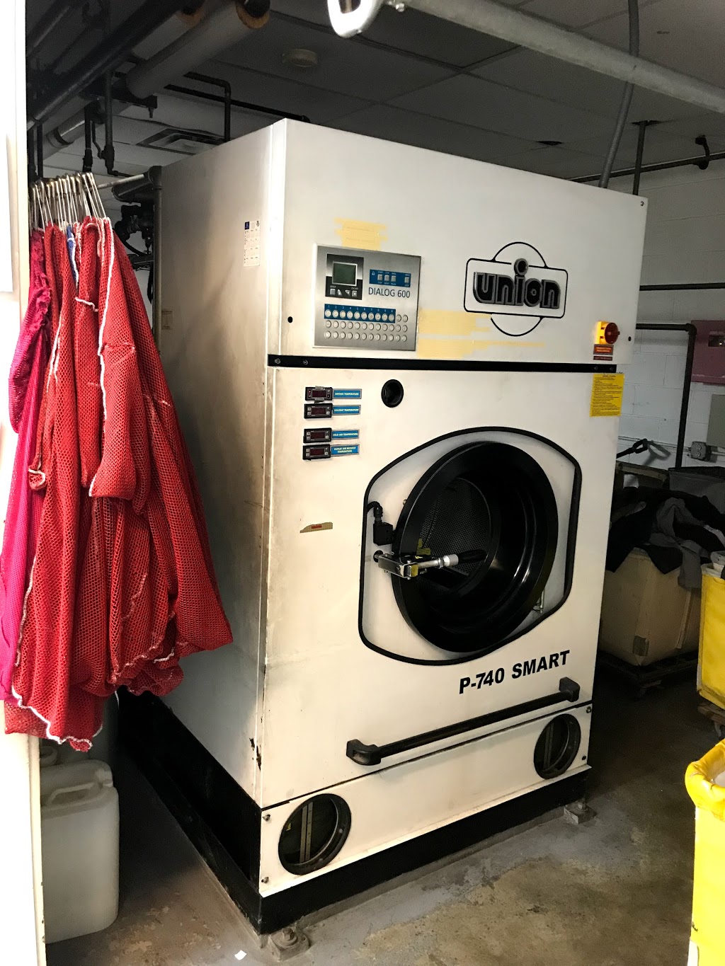 Johnnys Village Cleaners | 5965 Main St, Williamsville, NY 14221, USA | Phone: (716) 633-7702