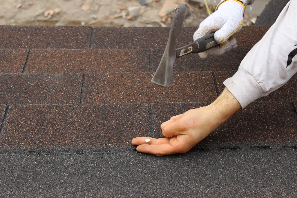 Veronica Roofing | 902 Runningbrook Dr, Mississauga, ON L4Y 2S5, Canada | Phone: (647) 864-7180
