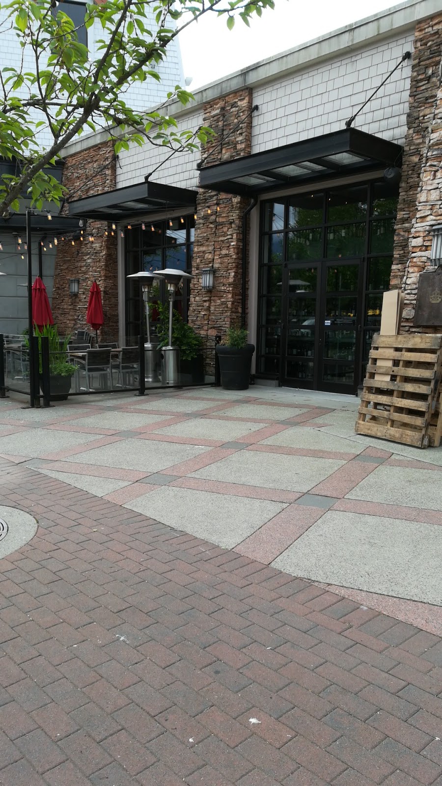Village Liquor Store | 900 Main St C1, West Vancouver, BC V7T 2Z3, Canada | Phone: (604) 922-8823