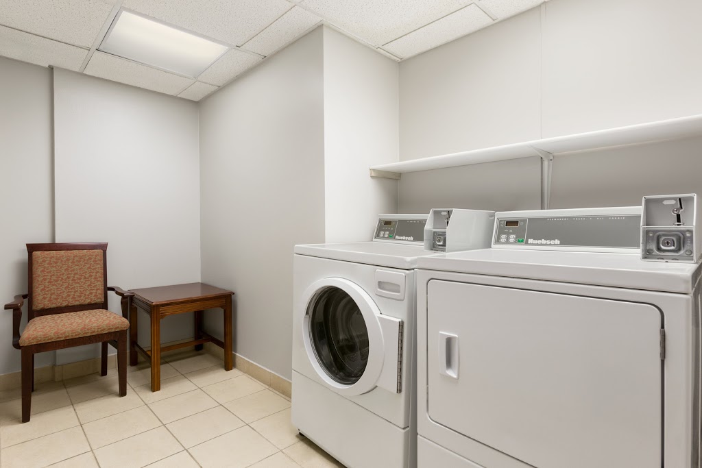 Days Inn by Wyndham London | 1100 Wellington Rd, London, ON N6E 1M2, Canada | Phone: (519) 681-1240