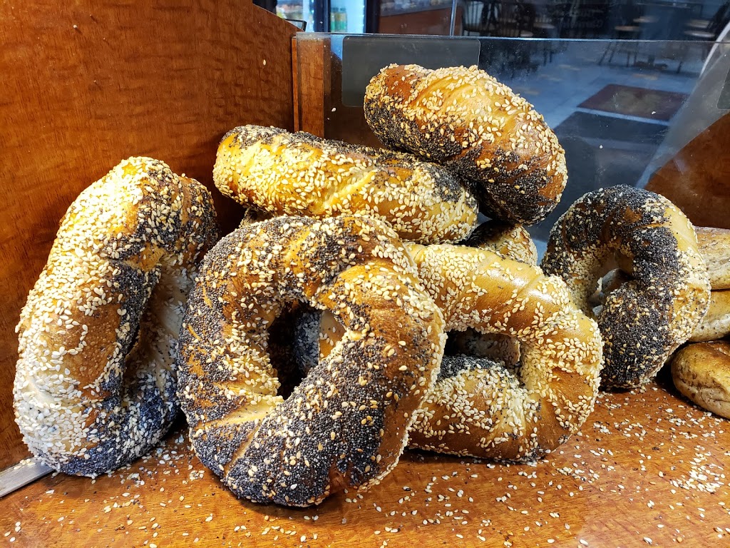 The Bagel House | 1722 Avenue Rd, North York, ON M5M 3Y5, Canada | Phone: (416) 781-0032