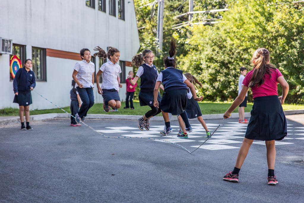 École Wahta | 20 Rue de lOurs, Wendake, QC G0A 4V0, Canada | Phone: (418) 842-3740
