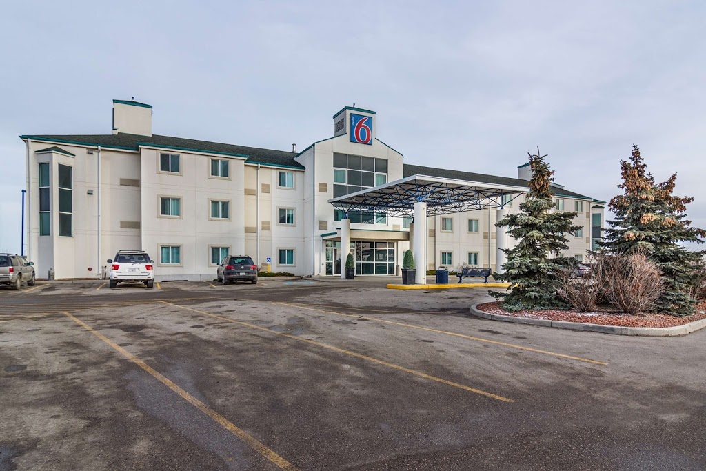 Motel 6 Saskatoon SK | 231 Marquis Dr, Saskatoon, SK S7R 1B7, Canada | Phone: (306) 665-6688
