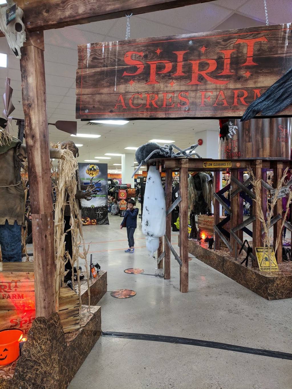 Spirit Halloween | 5100 Erin Mills Pkwy, Mississauga, ON L5M 4Z5, Canada | Phone: (866) 586-0155