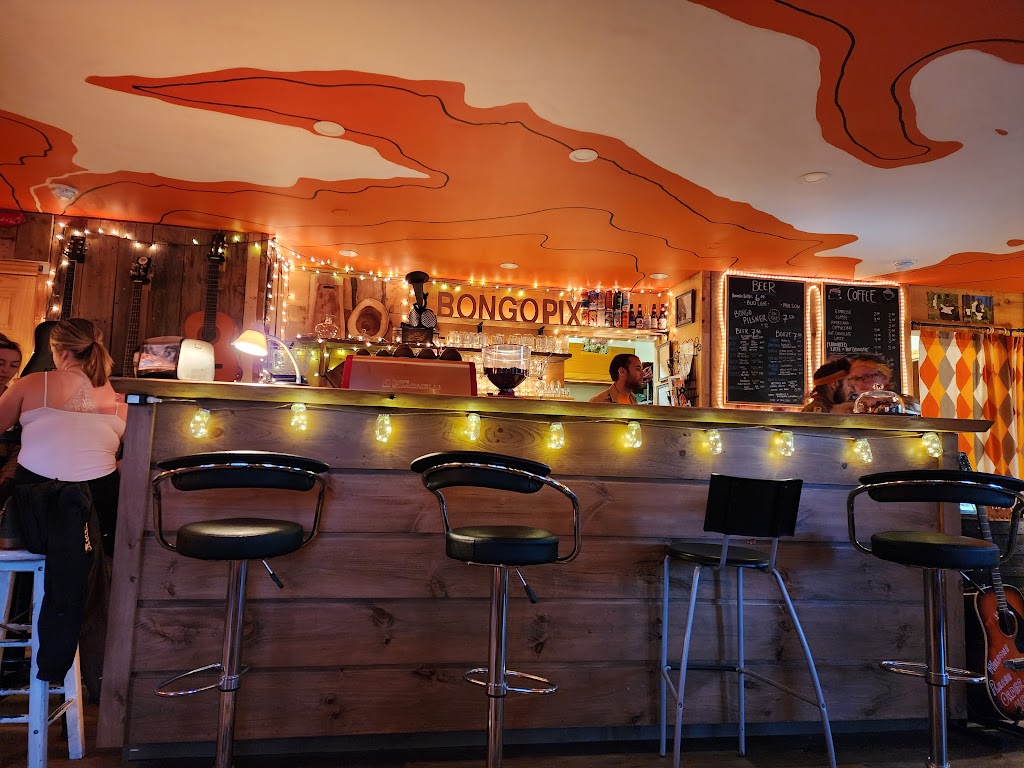 Bongopix Tavern & Cafe | 50 Galeairy Lake Rd, Whitney, ON K0J 2M0, Canada | Phone: (613) 553-1500