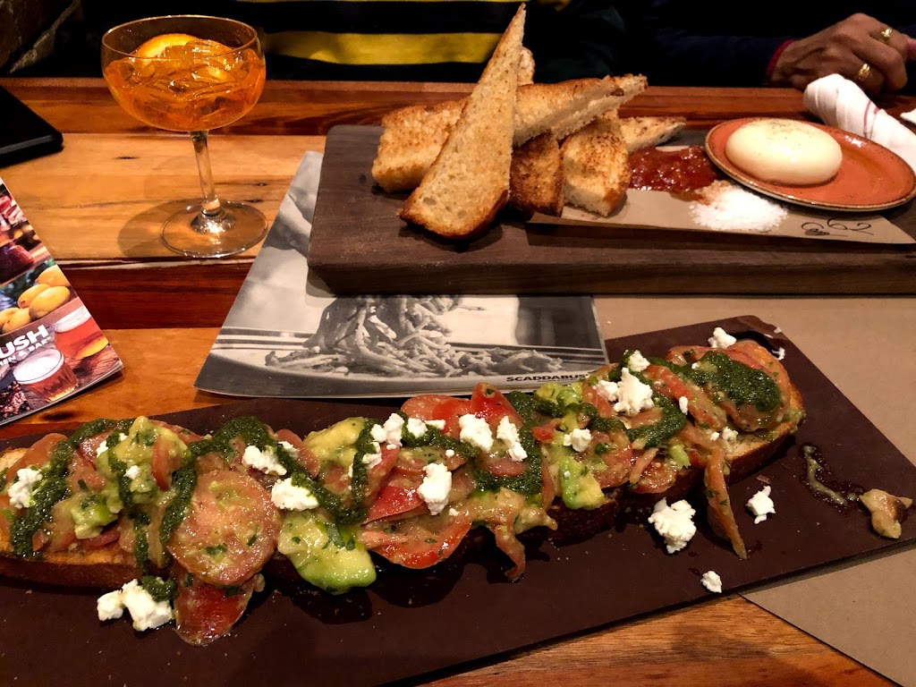 Scaddabush Italian Kitchen & Bar | 209 Rathburn Rd W, Mississauga, ON L5B 4C1, Canada | Phone: (905) 281-1721