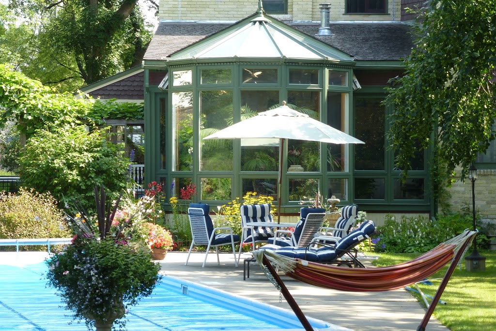 Beechmount Bed and Breakfast | 134 W Gate, Winnipeg, MB R3C 2E1, Canada | Phone: (866) 797-0905