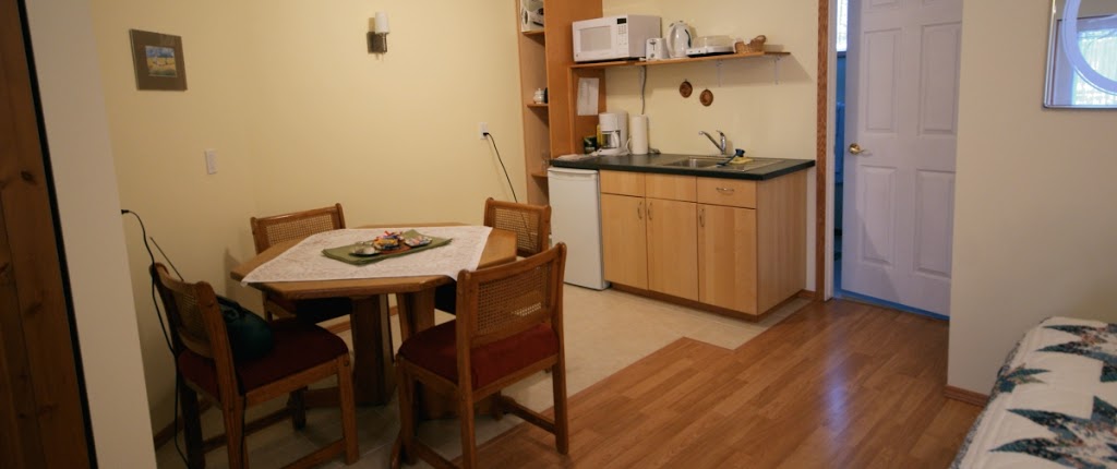 A Bed in Heaven Holiday Suites | Site 1, Box 41, RR # 2, Bearberry, AB T0M 1X0, Canada | Phone: (403) 638-5239
