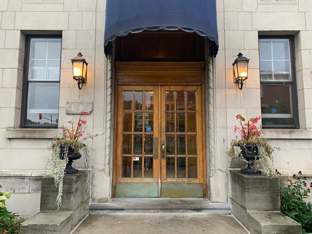 Les Appartements 406 Des Pins Inc | 406 Av. des Pins, Montréal, QC H2W 1S2, Canada | Phone: (514) 844-6926
