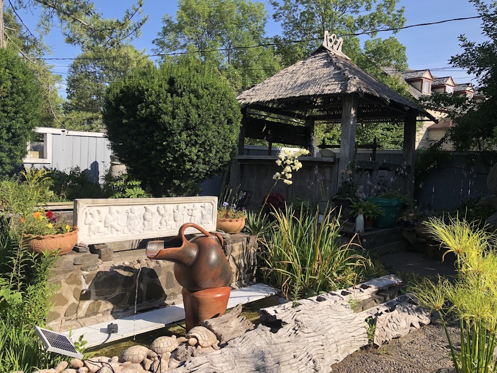 Far-Fetched Antique & Art Gallery | 218 St George St, Annapolis Royal, NS B0S 1A0, Canada | Phone: (902) 532-0179