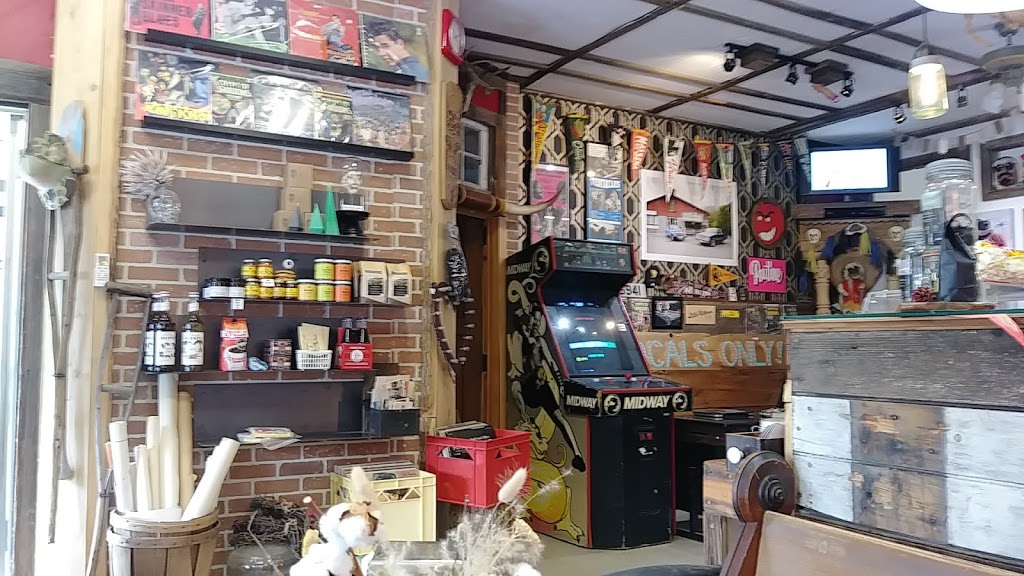 CCs Corner | 6 Lennox St, Richmond, ON K0A 2Z0, Canada | Phone: (613) 325-6716