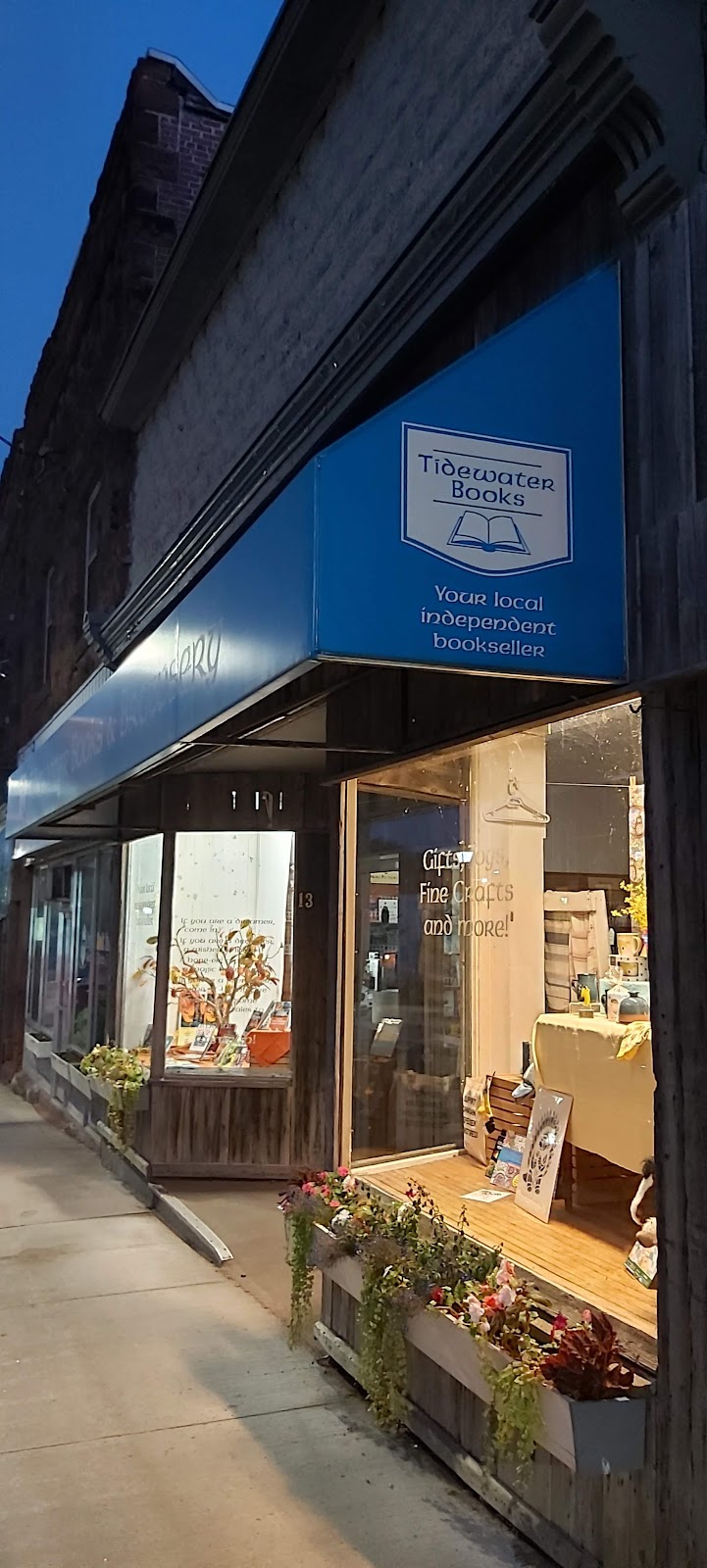 Tidewater Books & Browsery | 13 Bridge St, Sackville, NB E4L 3N6, Canada | Phone: (506) 536-0404