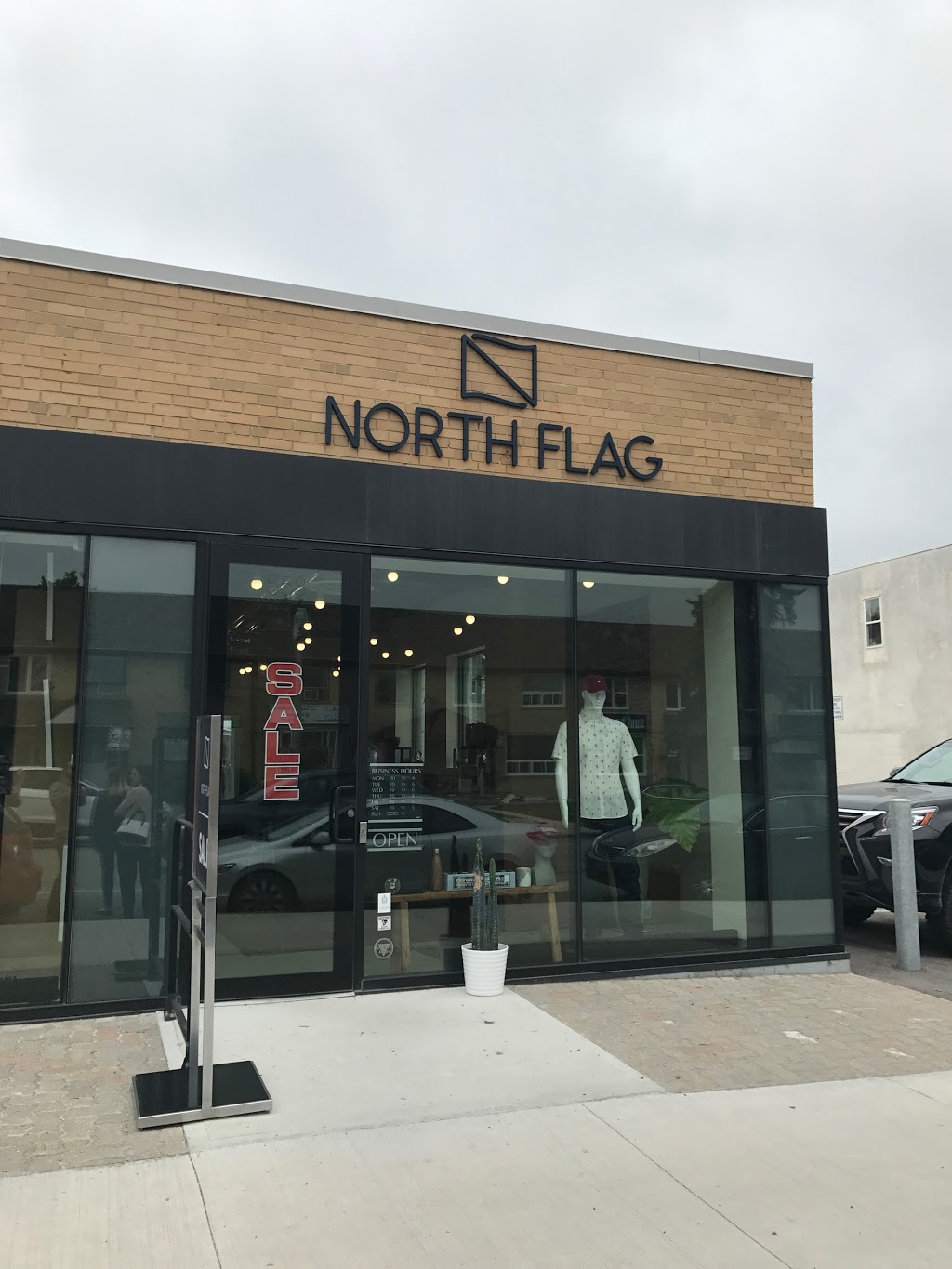 North Flag | 558 Academy Rd, Winnipeg, MB R3N 0E3, Canada | Phone: (204) 691-8383