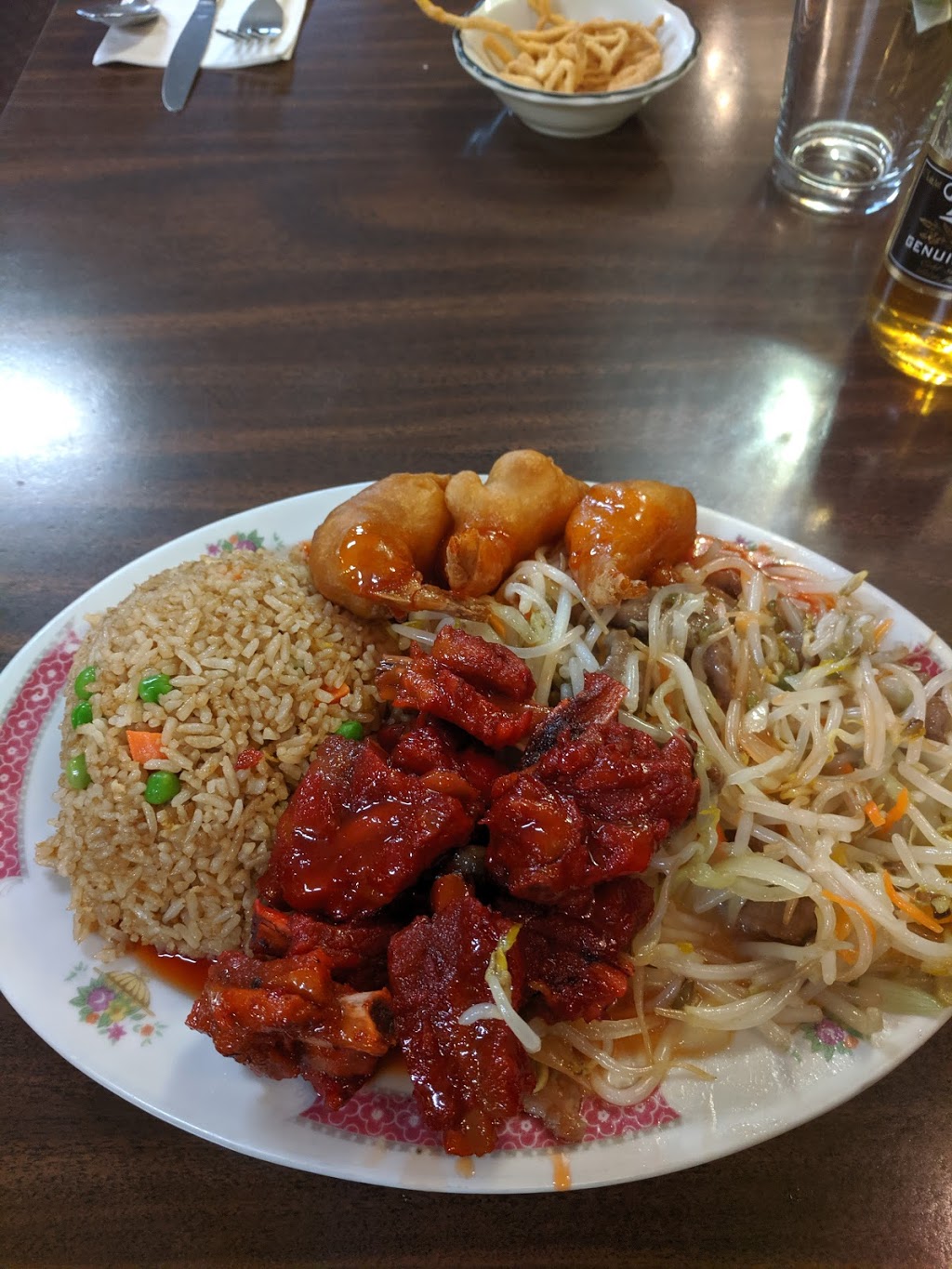 Lees Village Restaurant | 627 Park Ave, Beausejour, MB R0E 0C0, Canada | Phone: (204) 268-1636