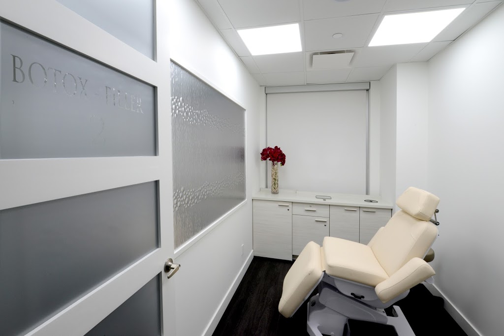 Clinique de Montreal - Medico Chirugicale | 305, 150 Boulevard de la Côte-Vertu, Saint-Laurent, QC H4N 1C6, Canada | Phone: (514) 222-5050