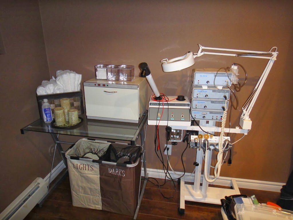 A-Glow Beauty Salon | 14693 80A Ave, Surrey, BC V3S 9T9, Canada | Phone: (778) 883-6147