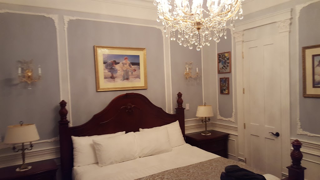 Locust Grove Historic Estate Bed And Breakfast | 421 Hunter Rd, Niagara-on-the-Lake, ON L0S 1J0, Canada | Phone: (905) 401-7930