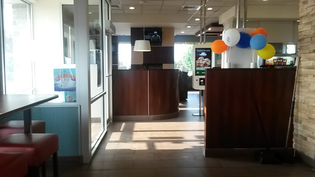 McDonalds | 390 Maidstone Ave W, Essex, ON N8M 2X5, Canada | Phone: (519) 776-4343
