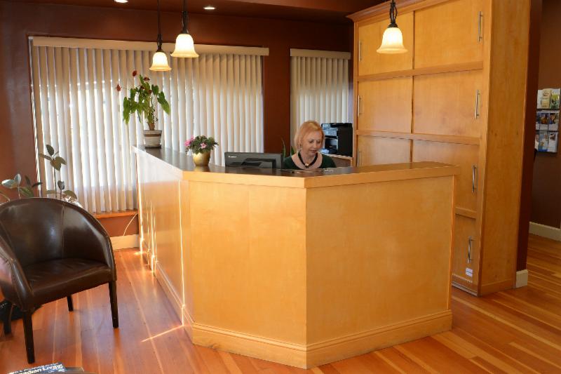 Peninsula Denture Clinic Ltd | 4085A Quadra St, Victoria, BC V8X 1K5, Canada | Phone: (250) 658-1417