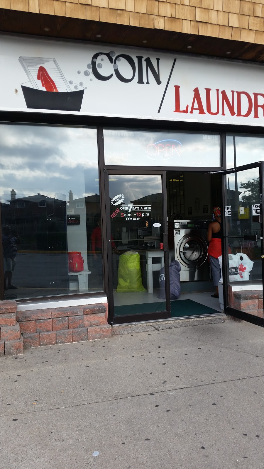 Lionheart Coin Laundry | 4025 Brandon Gate Dr, Mississauga, ON L4T 3R2, Canada | Phone: (416) 825-1748