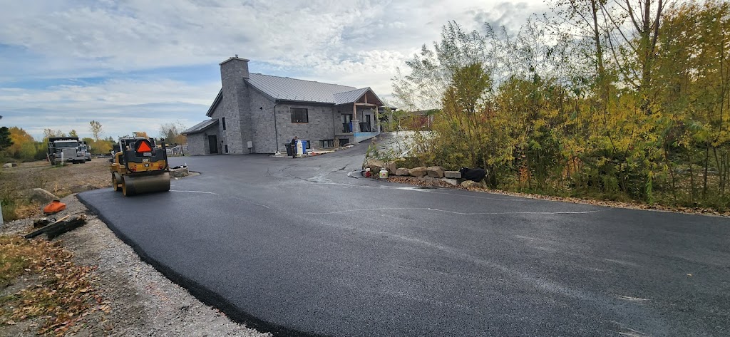 MacDuff Asphalte Inc. | 19664 Chem. de la Côte N, Boisbriand, QC J7J 2B6, Canada | Phone: (450) 751-3551