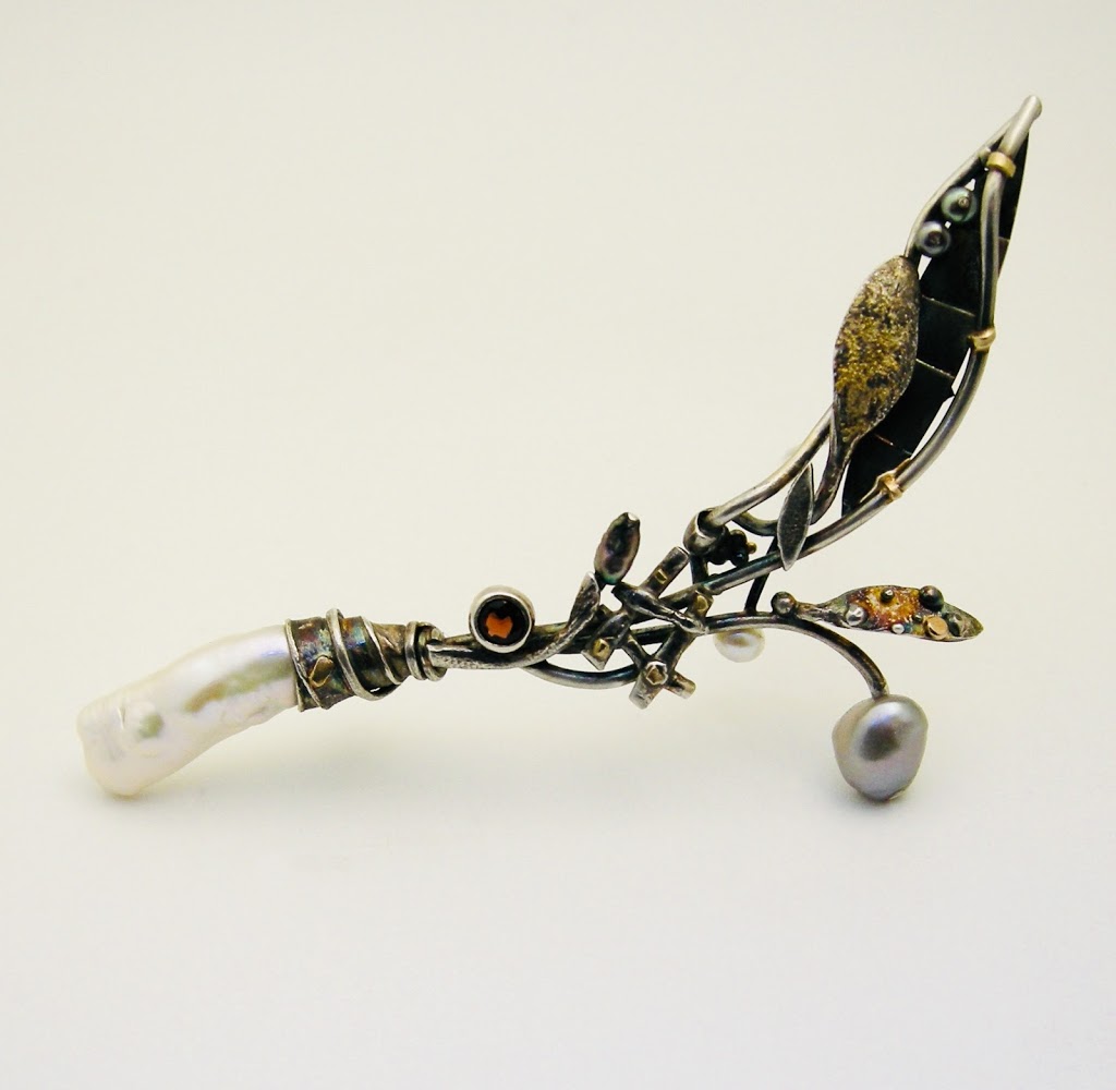 Vivienne Jones Design | 387 Delaware Ave, Toronto, ON M6H 2T7, Canada | Phone: (416) 531-4472