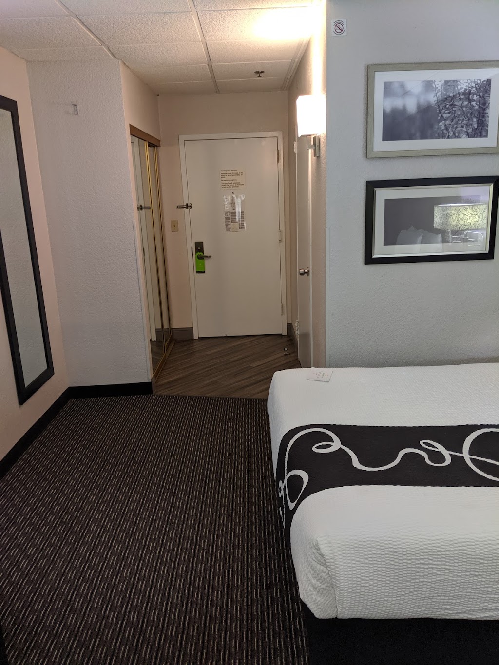 Express Tours | 850 Rue Bernard-Pilon, McMasterville, QC J3G 5X7, Canada | Phone: (866) 662-1029