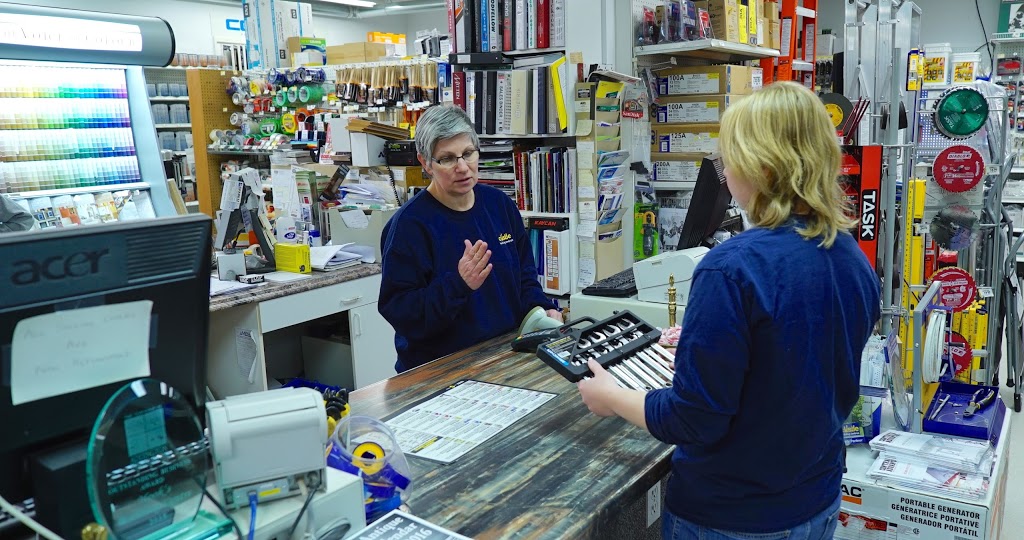 Hooks Castle Building Centre | ON-41, Cloyne, ON K0H 1K0, Canada | Phone: (613) 336-8416