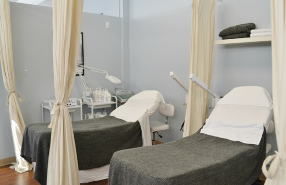 Canadian Beauty College (Toronto Campus) | 700 Lawrence Ave W #450, North York, ON M6A 3B4, Canada | Phone: (416) 901-9422