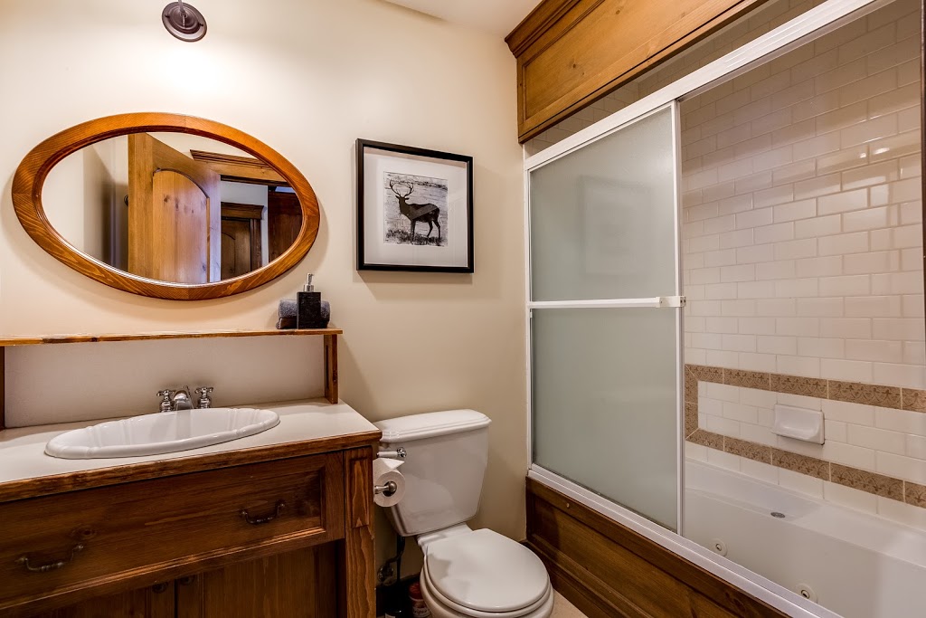 Le Manoir - Condos Mont-Tremblant | 110-7 Chemin des Quatres Sommets, Mont-Tremblant, QC J8E 1C6, Canada | Phone: (877) 287-0036