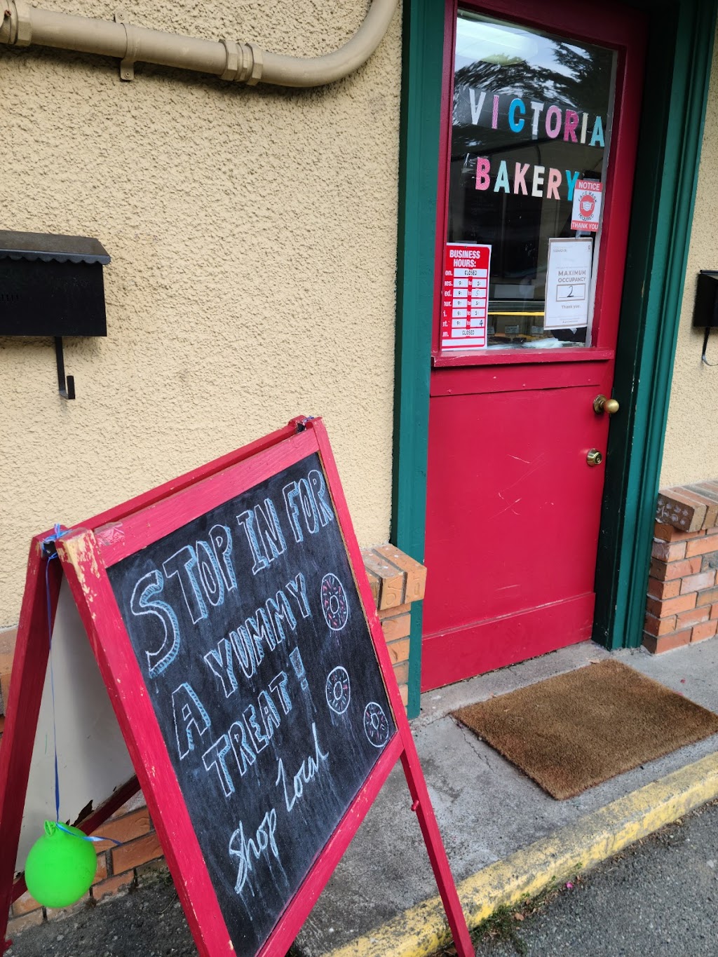 Victoria Bakery | 4087b Quadra St, Victoria, BC V8X 1K6, Canada | Phone: (250) 514-8108