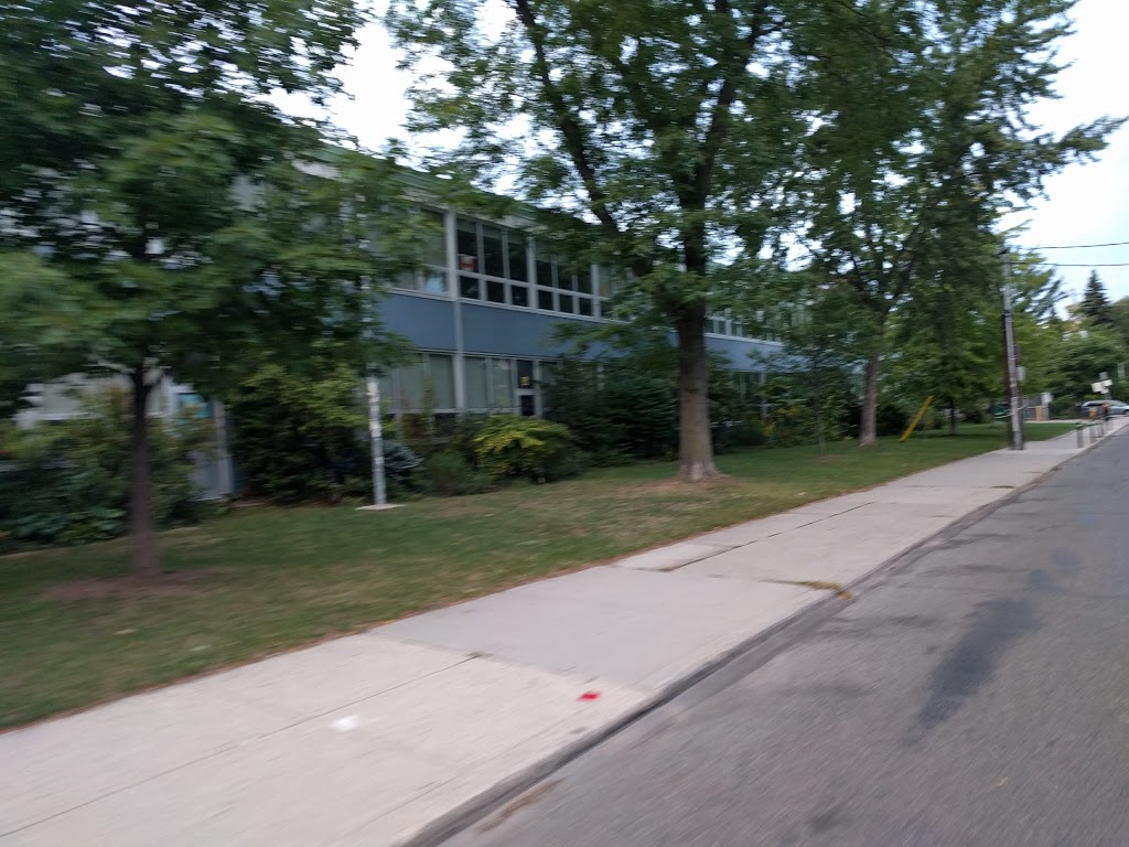Palmerston Avenue Junior Public School | 734 Palmerston Ave, Toronto, ON M6G 2R4, Canada | Phone: (416) 393-9305