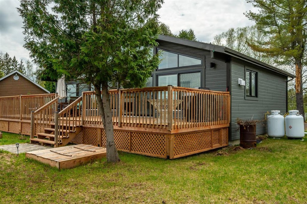 Lake House Chalet | 162 Chem. des Châtaigniers, Nominingue, QC J0W 1R0, Canada | Phone: (514) 209-8027