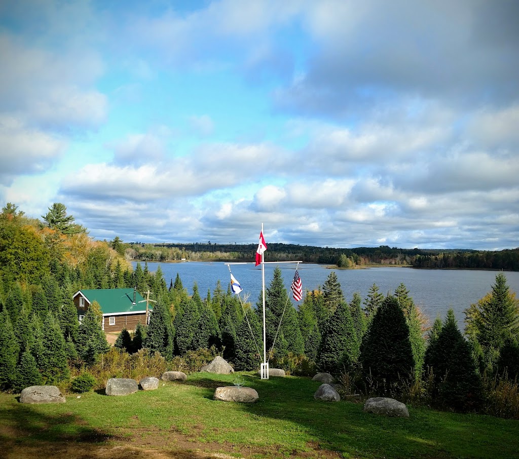 Ledges Edge Lodge | 82 Black Duck Lake Rd, Springfield, NS B0R 1H0, Canada | Phone: (902) 547-2343
