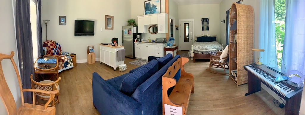 Beckett’s B&B | 4600 Chandler Rd, Hornby Island, BC V0R 1Z0, Canada | Phone: (250) 335-1874